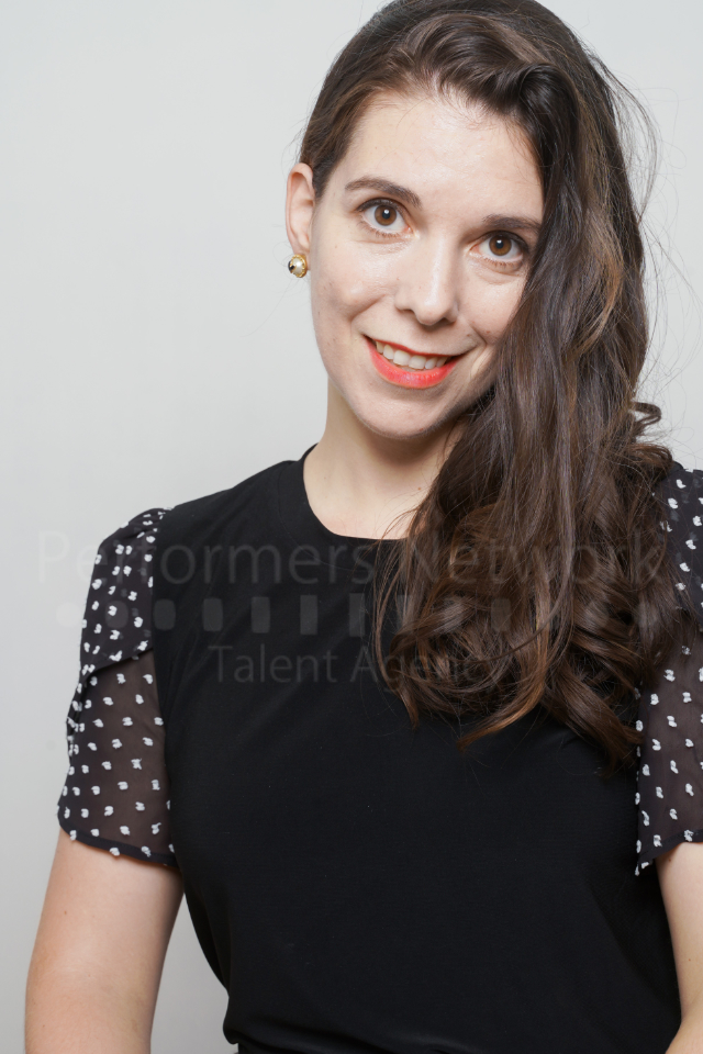 CHIARA T / シンガー/ナレーター/ 俳優/MC司会/4ヶ国語を話すマルチタレンント