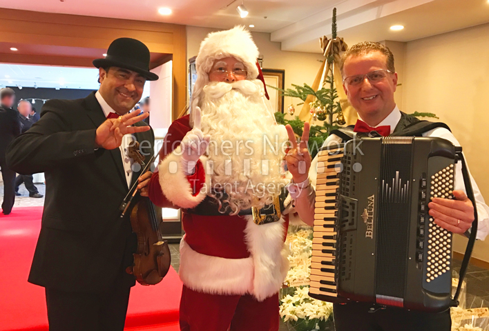 X'mas クリスマスにサンタクロース&外国人ミュージシャン